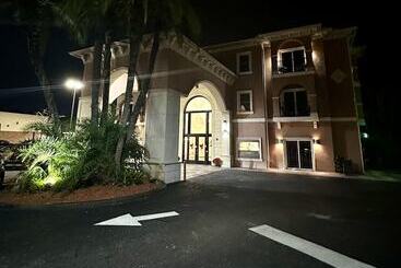 Tahitian Inn Boutique Hotel Tampa
