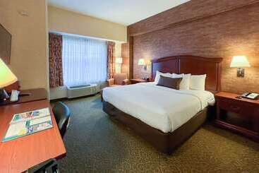 Maine Evergreen Hotel, Ascend Hotel Collection