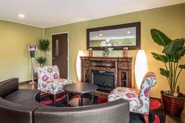 Motel 6 Lancaster