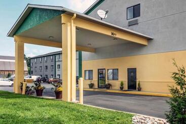 Motel 6 Lancaster