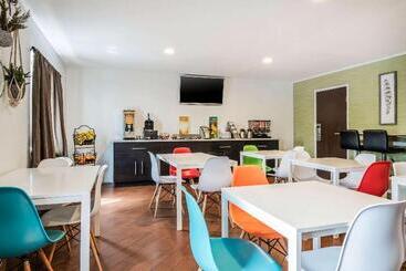 Motel 6 Lancaster