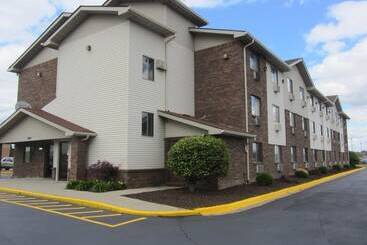 مُتل American Inn & Suites Metro Airport