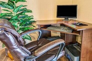 مُتل American Inn & Suites Metro Airport