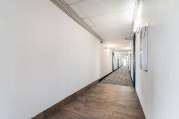 مُتل American Inn & Suites Metro Airport