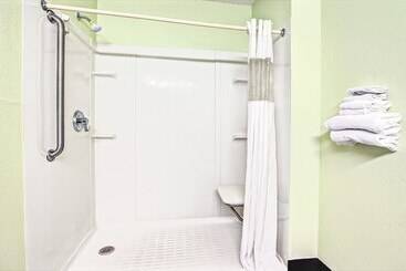 مُتل American Inn & Suites Metro Airport
