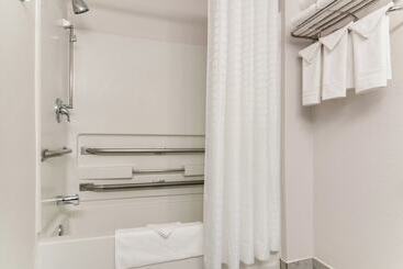 مُتل American Inn & Suites Metro Airport