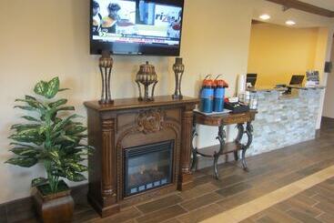مُتل American Inn & Suites Metro Airport