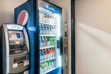 مُتل American Inn & Suites Metro Airport