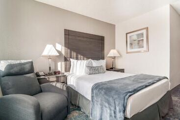 مُتل American Inn & Suites Metro Airport