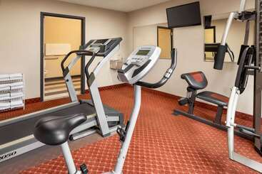 مُتل Baymont By Wyndham Cedar Rapids