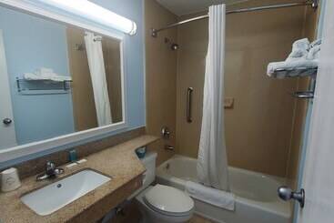 مُتل Coastal Inn & Suites