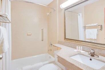 مُتل Coastal Inn & Suites
