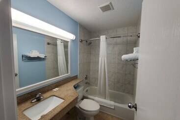 مُتل Coastal Inn & Suites