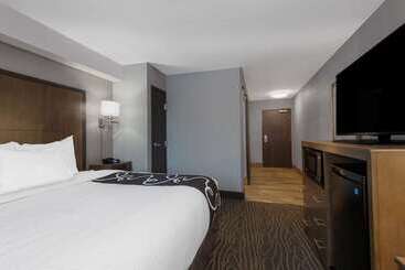 فندق على الطريق La Quinta By Wyndham Anchorage Airport