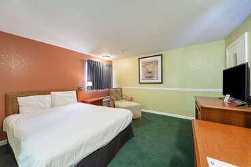 מוטל Rodeway Inn