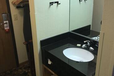 مُتل Super 8 By Wyndham Bridgeview Of Mackinaw City