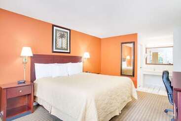 فندق على الطريق Super 8 By Wyndham Defuniak Springs