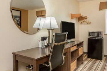 مُتل Super 8 By Wyndham Latham   Albany Airport