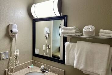 مُتل Super 8 By Wyndham Latham   Albany Airport