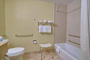 مُتل Super 8 By Wyndham Latham   Albany Airport