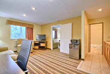 مُتل Super 8 By Wyndham Latham   Albany Airport