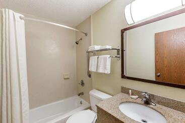مُتل Super 8 By Wyndham Latham   Albany Airport