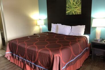 مُتل Super 8 By Wyndham Tulsa