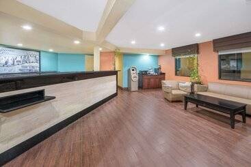 مُتل Super 8 By Wyndham Tulsa