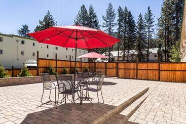 Tahoe Chalet, The Theme Inn