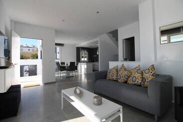 1062 Villa Picasso