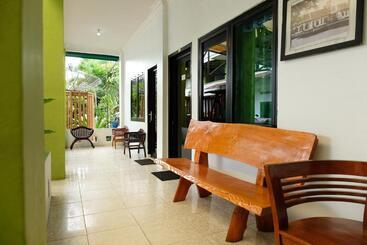 هاستل Esbe Hotel Syariah By Oyo Rooms