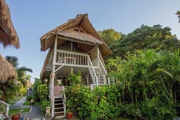 تختخواب و صبحانه Naturale Villas