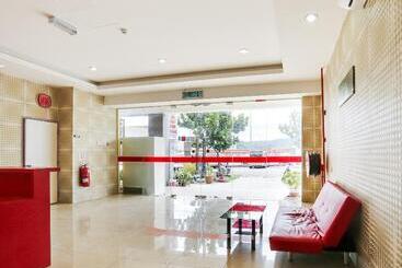 Grove Hotel By Oyo Rooms - Kajang