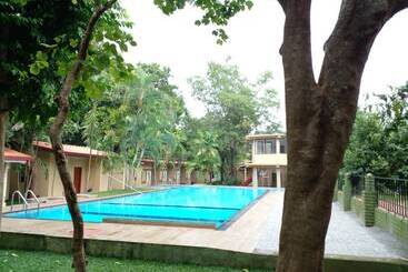 هتل Lavendish Country Resort