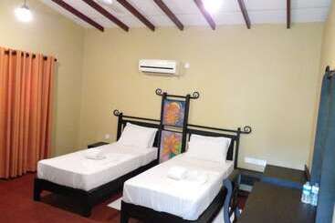 هتل Lavendish Country Resort