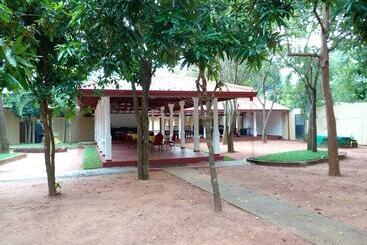 هتل Lavendish Country Resort