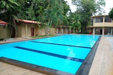 هتل Lavendish Country Resort