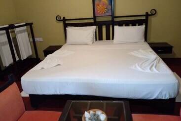 هتل Lavendish Country Resort