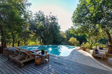 هتل Leopard's Lair Bush Lodge