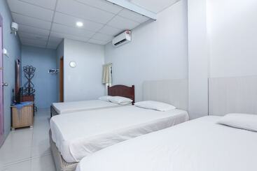 هتل Spot On 89796 D Noor Budget Inn