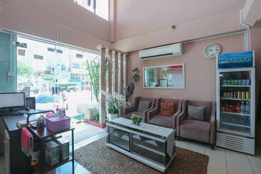 هتل Spot On 89796 D Noor Budget Inn
