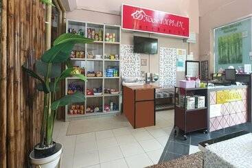 هتل Spot On 89796 D Noor Budget Inn