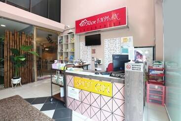 هتل Spot On 89796 D Noor Budget Inn