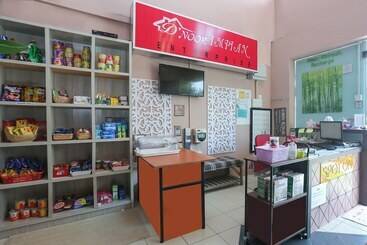 هتل Spot On 89796 D Noor Budget Inn