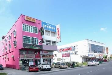 هتل Spot On 89796 D Noor Budget Inn