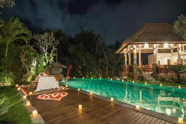 هتل The Mudru Resort By Pramana Villas