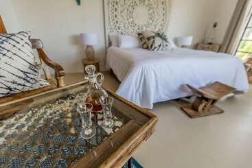 هتل The Wild Blue Lodge Safari & Spa