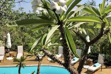 هتل The Wild Blue Lodge Safari & Spa