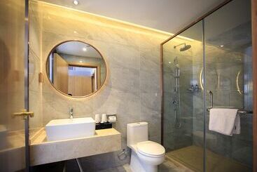 Manhatton Hotel Guangxi Univeristy