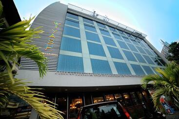 هتل Yash International Calicut